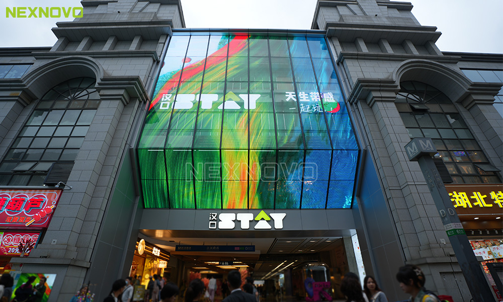 晶泓LED光電玻璃幕墻項(xiàng)目-江漢路.jpg 晶泓LED光電玻璃幕墻項(xiàng)目-江漢路.jpg