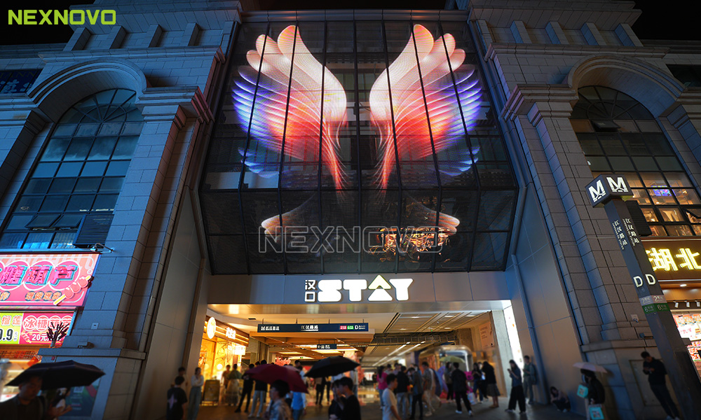 晶泓LED光電玻璃幕墻項(xiàng)目-江漢路.jpg 晶泓LED光電玻璃幕墻項(xiàng)目-江漢路.jpg