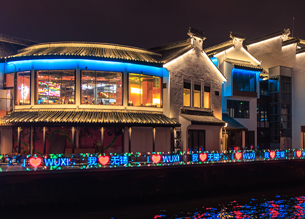 晶泓LED光電玻璃護(hù)欄屏融入靈秀江南，讓無錫古運河充盈新活力，美醉了！