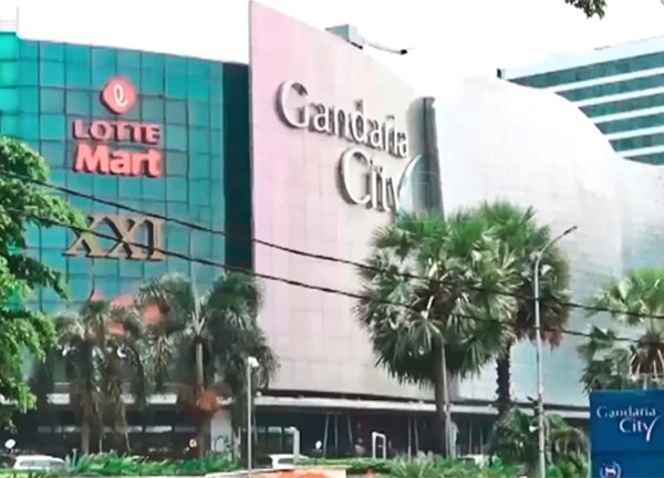 晶泓LED透明屏快速打造雅加達(dá)Gandaria City顏值商場中庭