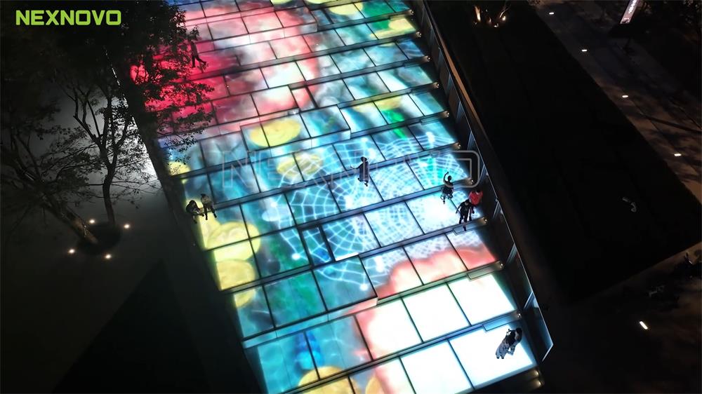 晶泓LED光電玻璃互動階梯.jpg 晶泓LED光電玻璃互動階梯.jpg