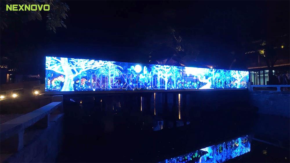 海寧鹽官古城透明玻璃橋.jpg 海寧鹽官古城透明玻璃橋.jpg