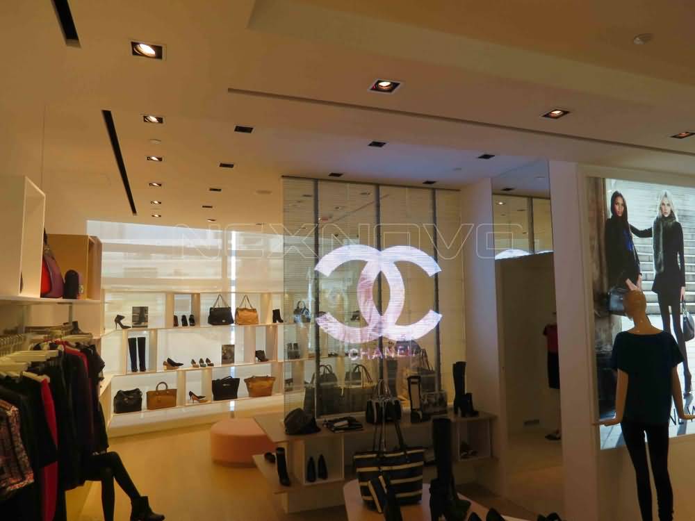 香港中環(huán)金融中心IFC商場透明LED櫥窗屏項(xiàng)目(圖2)