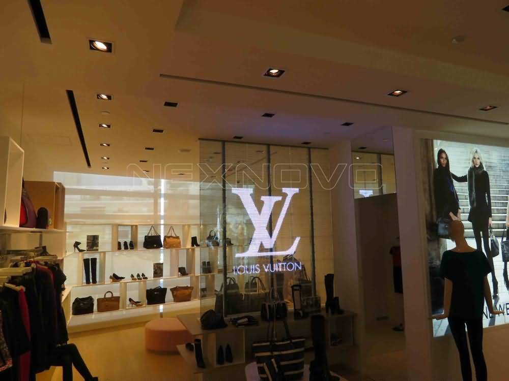 香港中環(huán)金融中心IFC商場透明LED櫥窗屏項(xiàng)目(圖3)