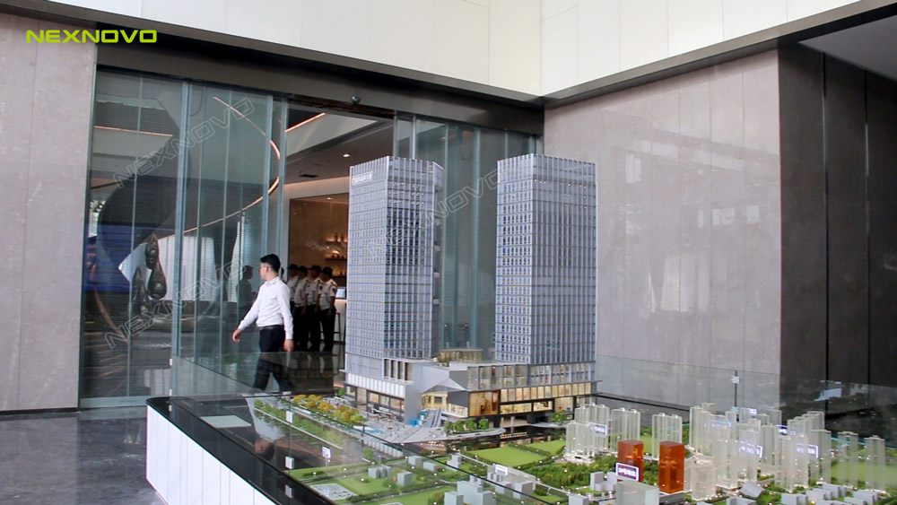 深圳坪山益田科技中心透明LED移動(dòng)門(mén)項(xiàng)目(圖4)