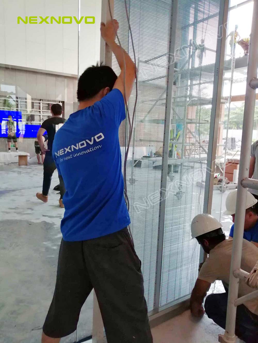 深圳坪山益田科技中心透明LED移動(dòng)門(mén)項(xiàng)目(圖6)